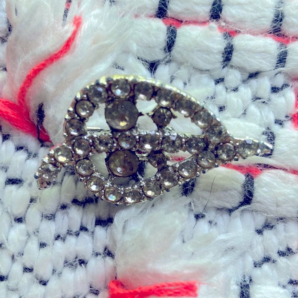 Vintage sparkly brooch